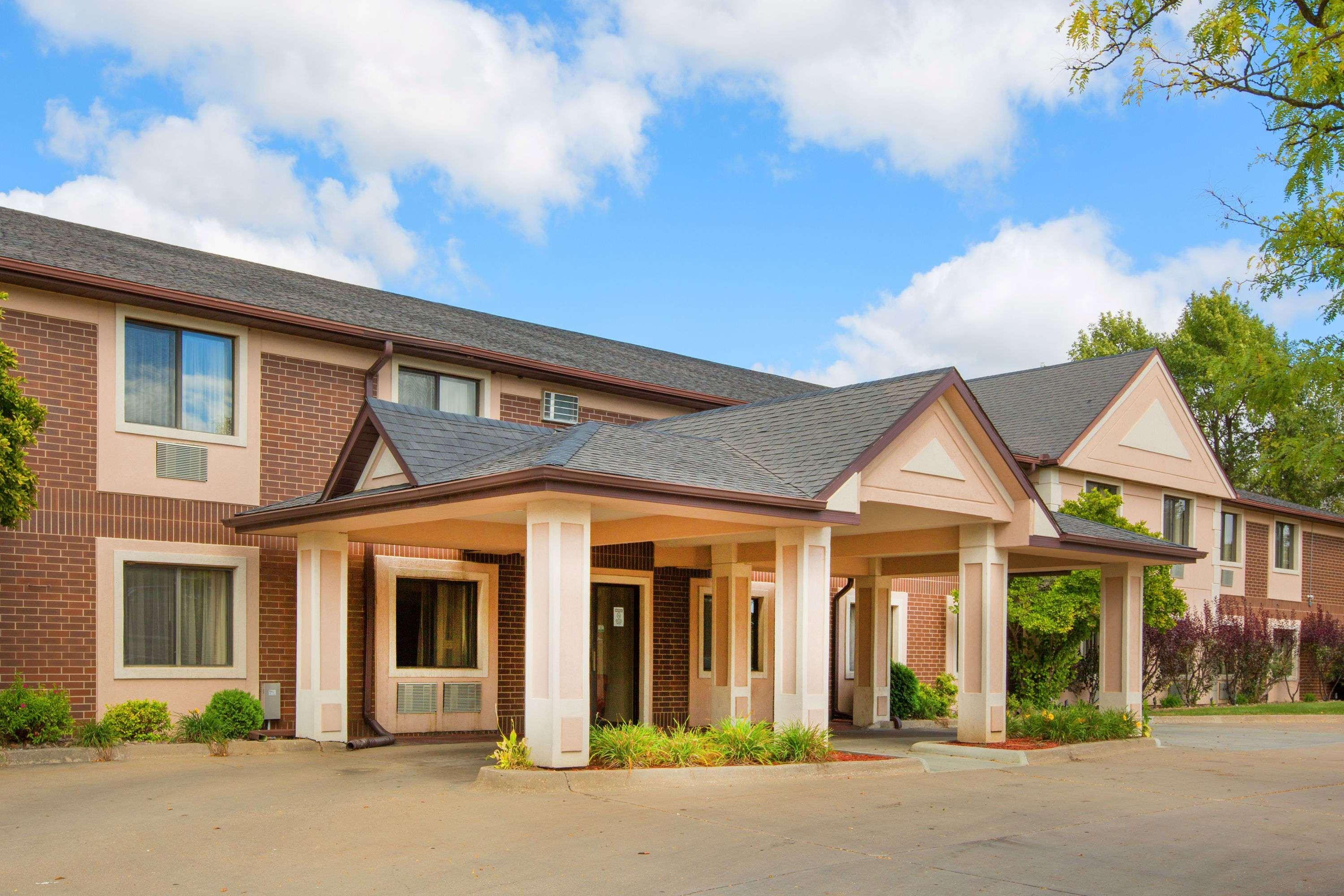 Motel Super 8 By Wyndham Clive Ia Exteriér fotografie